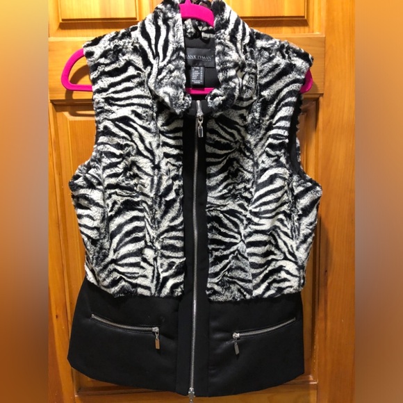 Frank Lyman Design Jackets & Blazers - EUC Women’s Frank Lyman Faux Fur/Suede Zip Front Vest